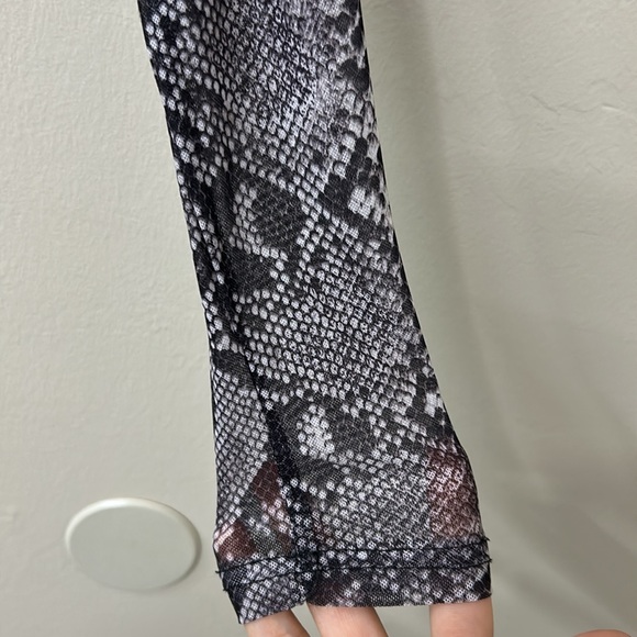 Tiger Mist Long Sleeve Snake Skin Print Crop Top Sz S - Picture 4 of 6